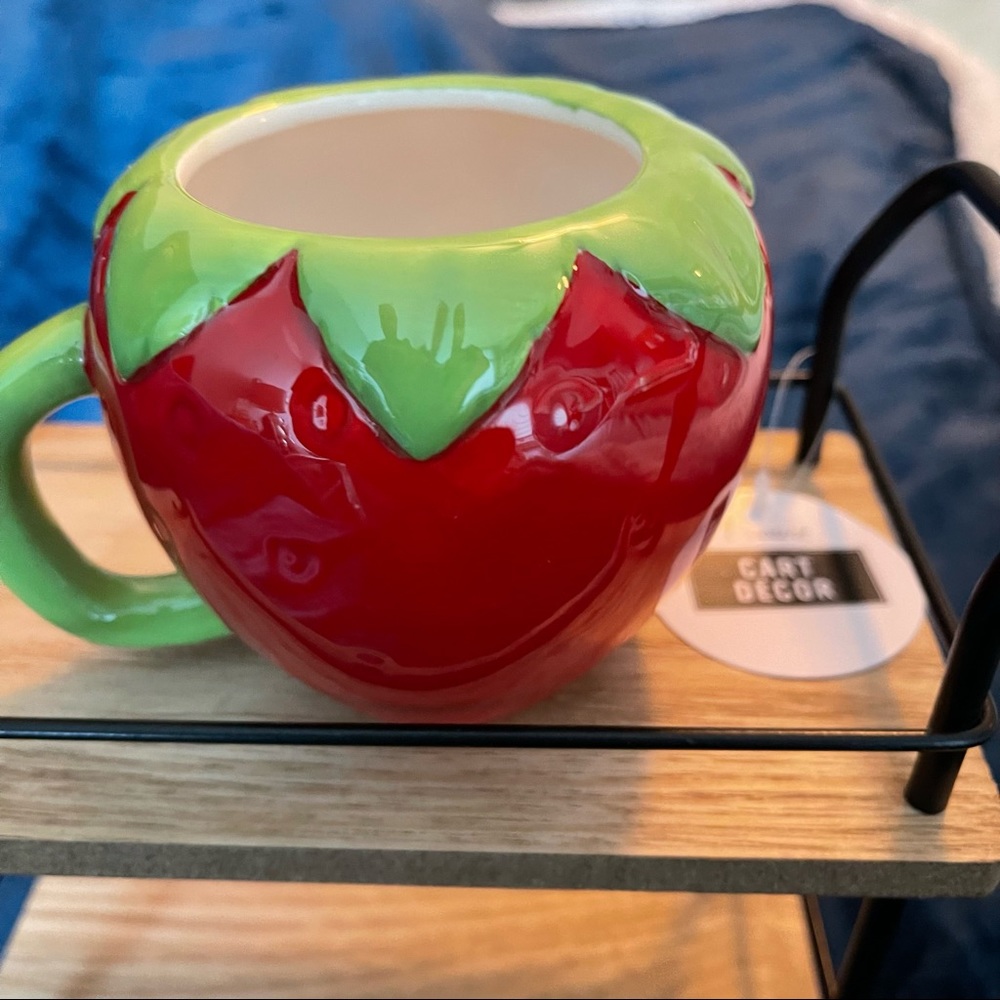 SALE NWT STRAWBERRY COFFEE MUG FROM Target Bullseyes section